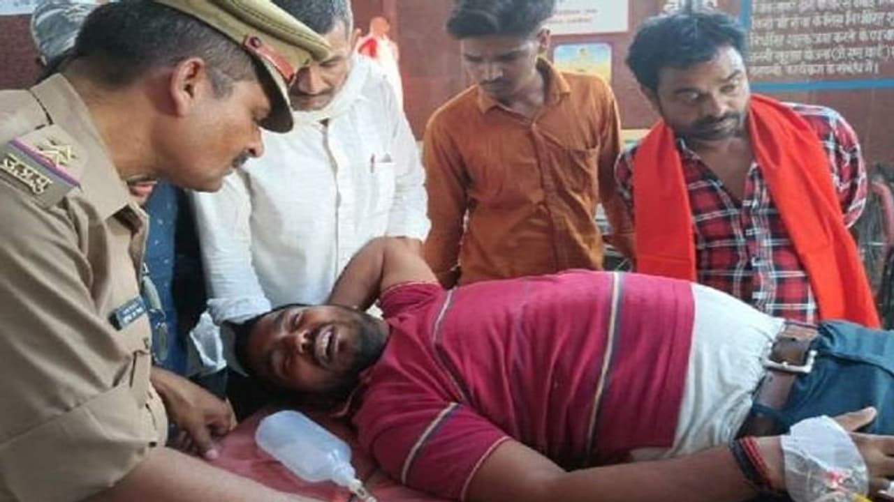 बदमाशों ने दिनदहाड़े व्यवसायी को मारी गोली, मौके से हुए फरार बदमाशों ने दिनदहाड़े व्यवसायी को मारी गोली, मौके से हुए फरार