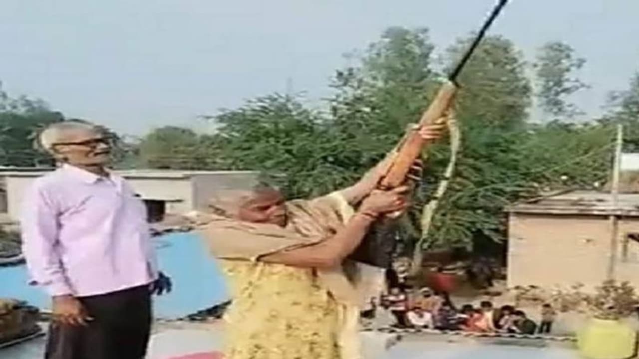 लखीमपुर में बुजुर्ग महिला ने किया बड़ा कारनामा, पुलिस ने मुकदमा किया दर्ज लखीमपुर में बुजुर्ग महिला ने किया बड़ा कारनामा, पुलिस ने मुकदमा किया दर्ज