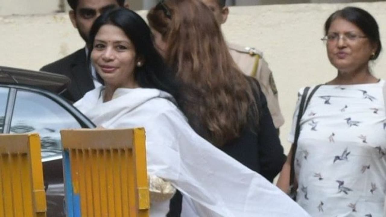 जेल से बाहर आकर इंद्राणी मुखर्जी ने कहा 'खुला आसमान दिखा, मैं बहुत खुश हूं'