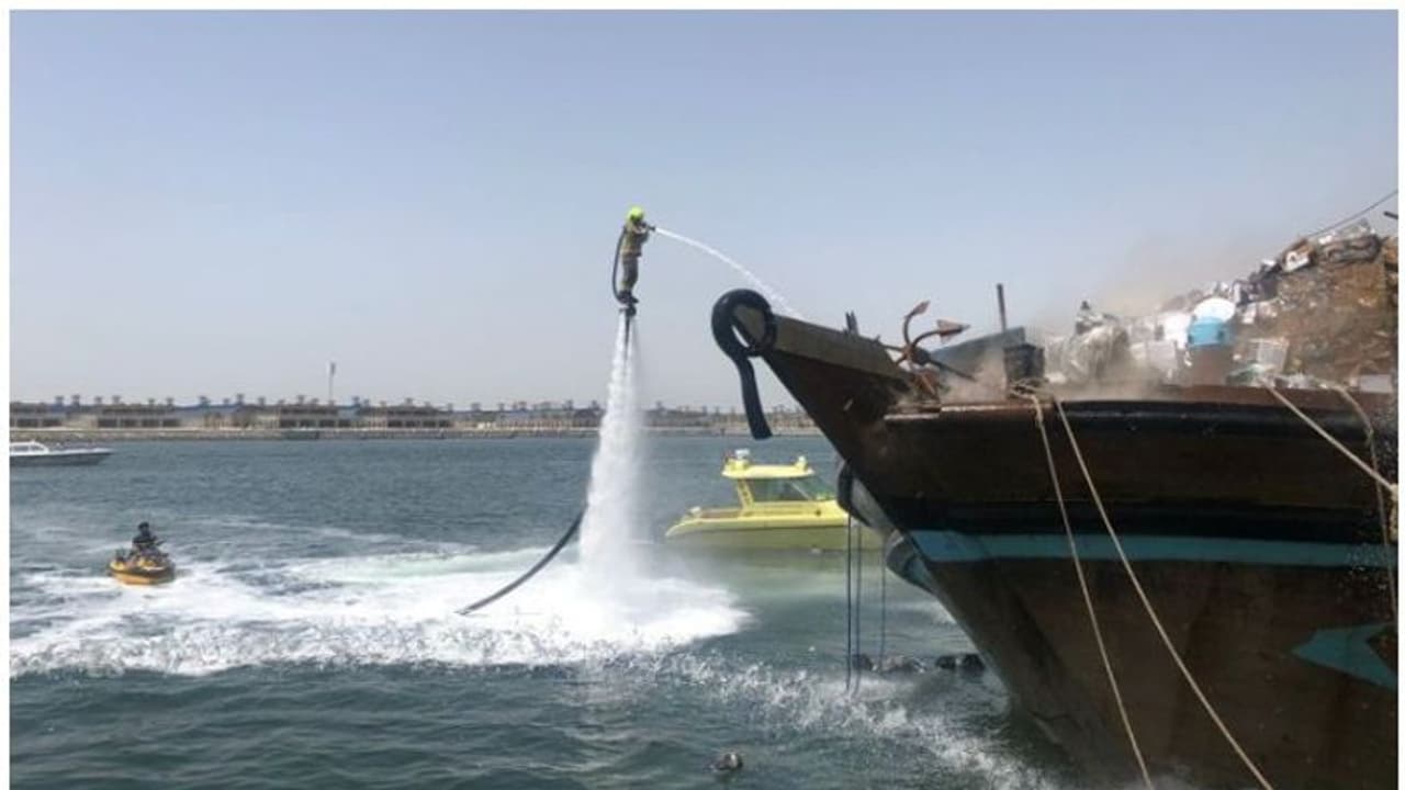 ഹംരിയ തുറമുഖത്ത് പായ്ക്കപ്പലില് തീപിടിത്തം ഹംരിയ തുറമുഖത്ത് പായ്ക്കപ്പലില് തീപിടിത്തം