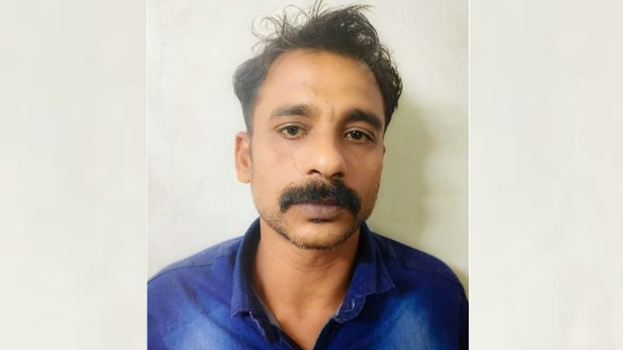 പ്രതിയുടെ വീടിനടുത്ത് രണ്ട് ദിവസം കാത്തിരുന്നു, അക്രമിയായ മാല മോഷണക്കേസ് പ്രതിയെ തന്ത്രപരമായി പിടികൂടി പൊലീസ് പ്രതിയുടെ വീടിനടുത്ത് രണ്ട് ദിവസം കാത്തിരുന്നു, അക്രമിയായ മാല മോഷണക്കേസ് പ്രതിയെ തന്ത്രപരമായി പിടികൂടി പൊലീസ്