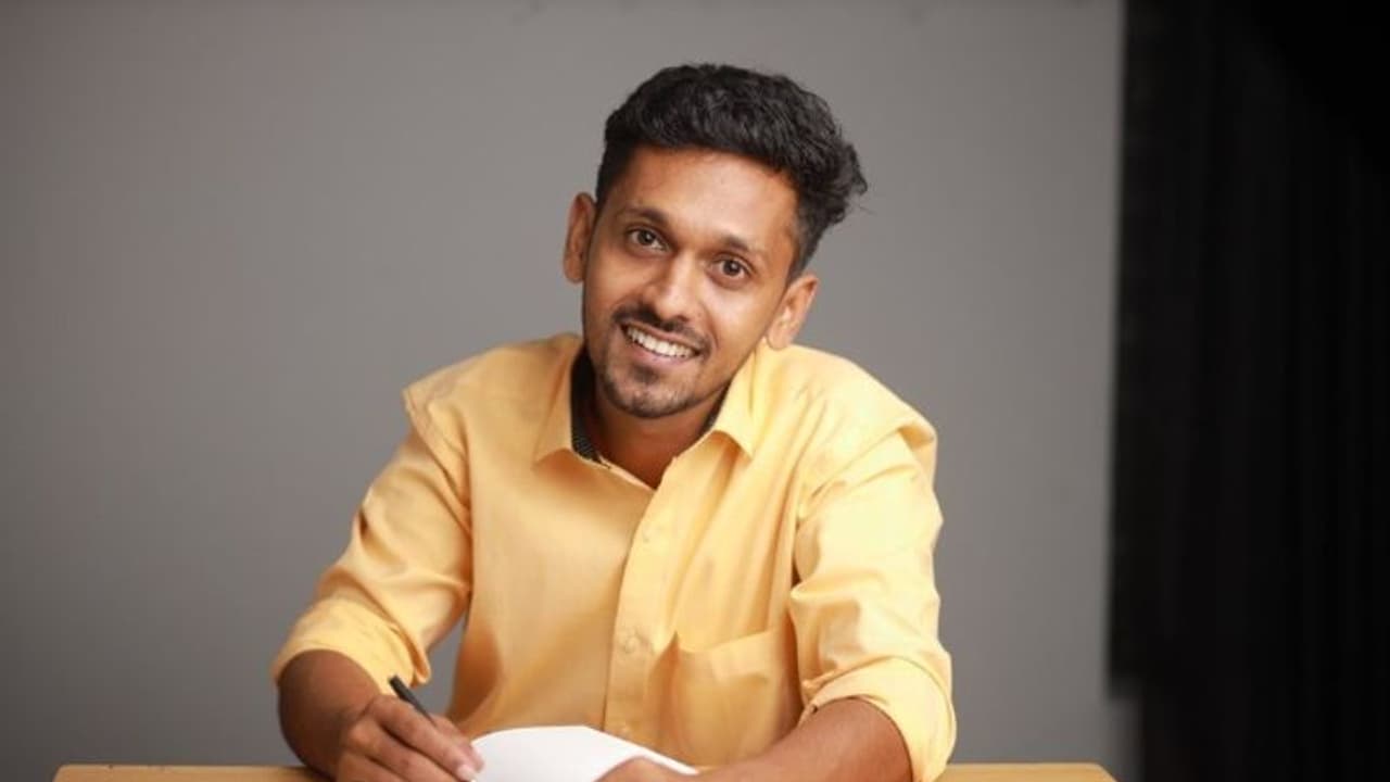 ഡ്രൈവർ ഉറങ്ങി, തിരു: ജില്ലാപഞ്ചായത്ത് അംഗം ഗിരി കൃഷ്ണന്റെ കാറിൽ നിയന്ത്രണം വിട്ട കാർ ഇടിച്ചുകയറി, പരിക്ക്