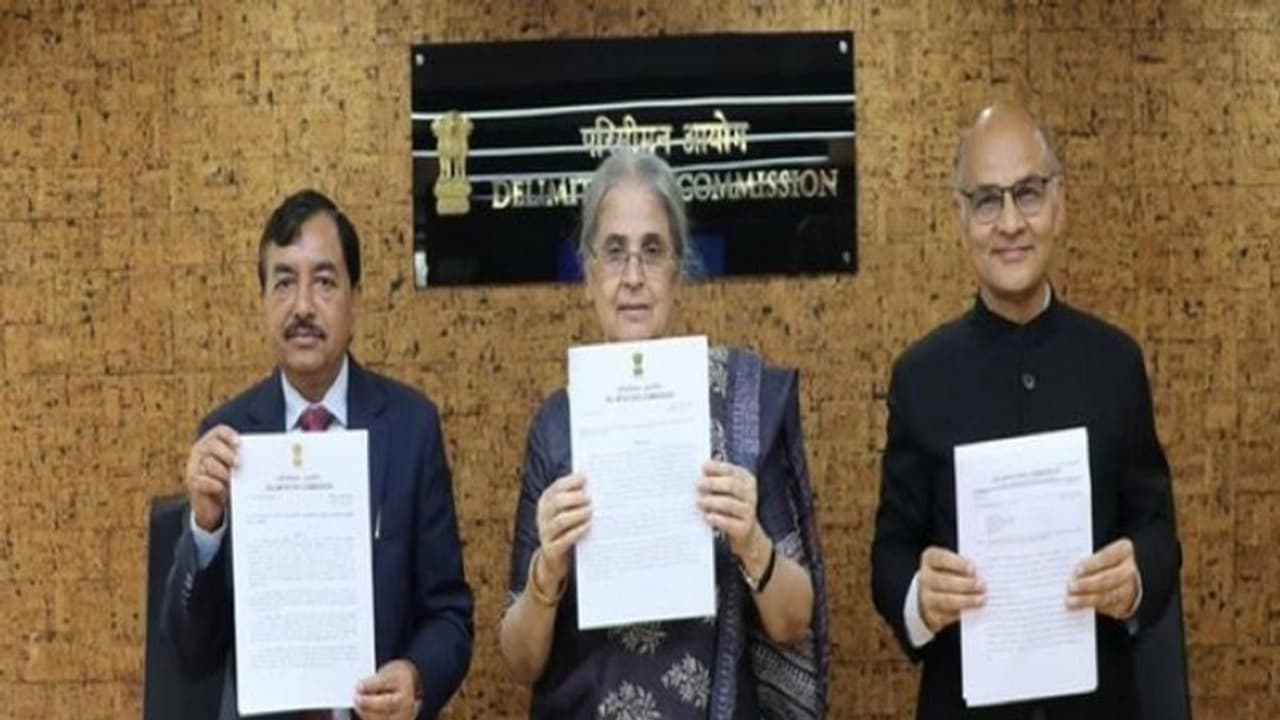 Jammu Kashmir में परिसीमन आयोग की सिफारिशें आज से प्रभावी, जानिए विधानसभा व लोकसभा सीटों का कैसे बदलेगा समीकरण Jammu Kashmir में परिसीमन आयोग की सिफारिशें आज से प्रभावी, जानिए विधानसभा व लोकसभा सीटों का कैसे बदलेगा समीकरण