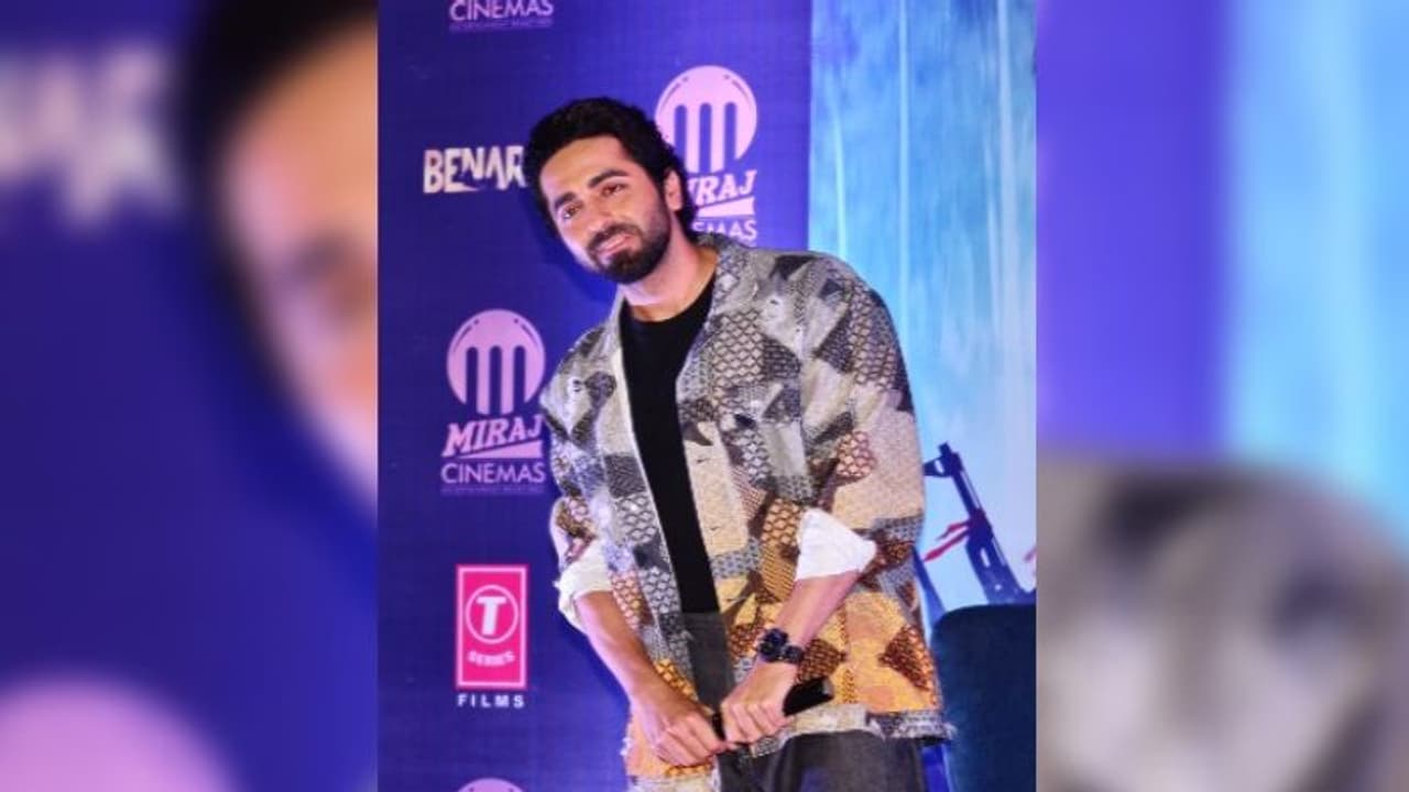 হিন্দি ভাষা বিতর্কে মুখ খুললেন আয়ুষ্মান খুরানা, কলকাতায় ছবির প্রচারে এসে সর্বভাষা সমন্বয়ের পক্ষে সওয়াল হিন্দি ভাষা বিতর্কে মুখ খুললেন আয়ুষ্মান খুরানা, কলকাতায় ছবির প্রচারে এসে সর্বভাষা সমন্বয়ের পক্ষে সওয়াল