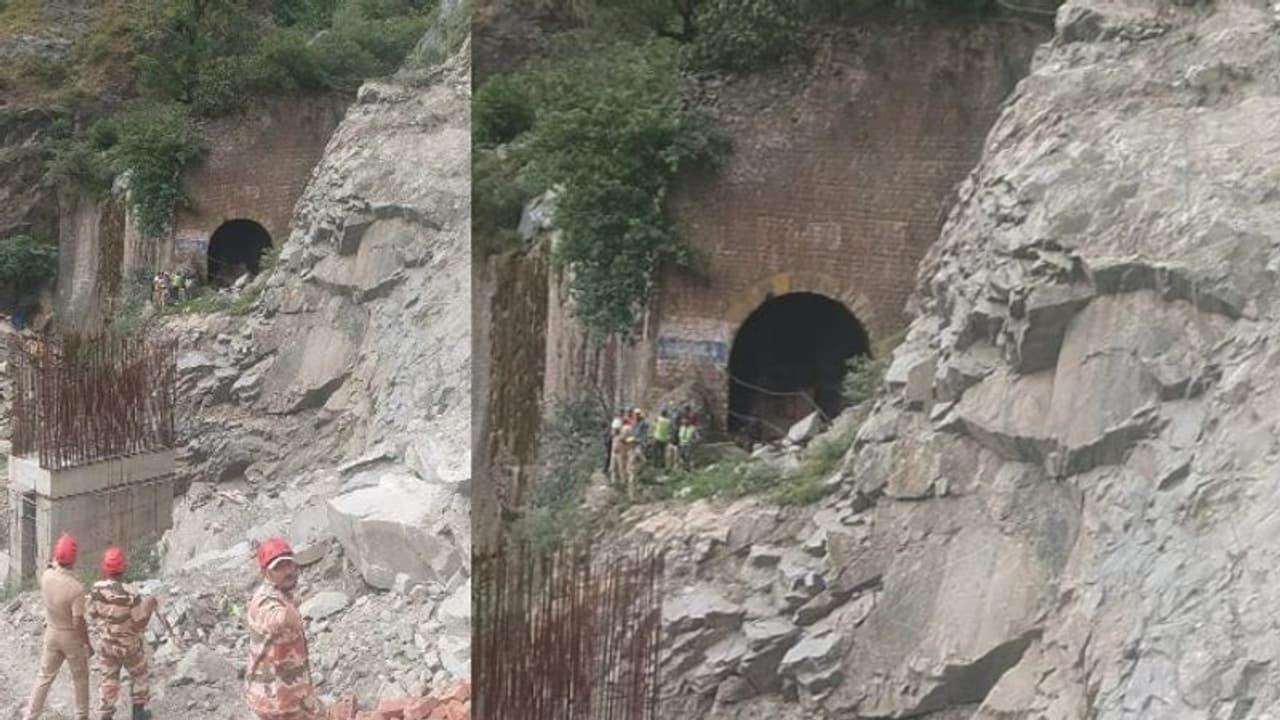 ജമ്മു കശ്മീരിൽ മണ്ണിടിച്ചിൽ, നിർമ്മാണത്തിലിരിക്കുന്ന തുരങ്കത്തിൽ കുടുങ്ങി തൊഴിലാളികൾ, രക്ഷാപ്രവർത്തനം ദുഷ്കരം ജമ്മു കശ്മീരിൽ മണ്ണിടിച്ചിൽ, നിർമ്മാണത്തിലിരിക്കുന്ന തുരങ്കത്തിൽ കുടുങ്ങി തൊഴിലാളികൾ, രക്ഷാപ്രവർത്തനം ദുഷ്കരം