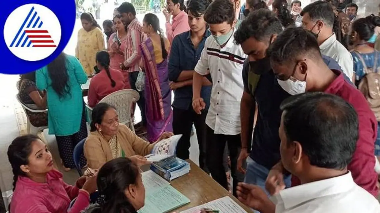 ಪಿಯು ಪ್ರವೇಶಕ್ಕೆ ರಾಜ್ಯದೆಲ್ಲೆಡೆ ಭಾರೀ ಡಿಮ್ಯಾಂಡ್ ಪಿಯು ಪ್ರವೇಶಕ್ಕೆ ರಾಜ್ಯದೆಲ್ಲೆಡೆ ಭಾರೀ ಡಿಮ್ಯಾಂಡ್