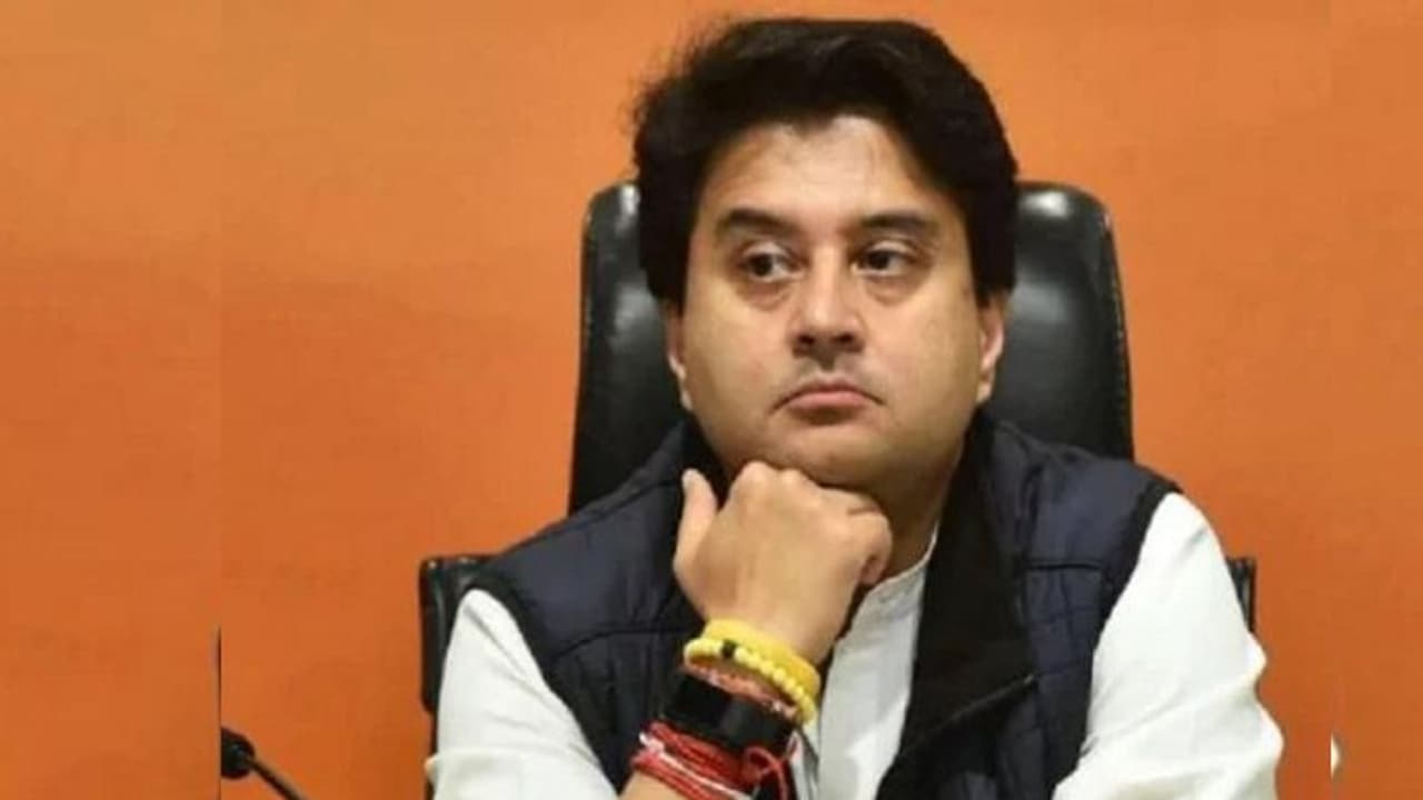 ज्योतिरादित्य सिंधिया ने क्यों कहा अब मैं युवा नहीं..., आखिर क्या हैं इसके सियासी मायने ज्योतिरादित्य सिंधिया ने क्यों कहा अब मैं युवा नहीं..., आखिर क्या हैं इसके सियासी मायने