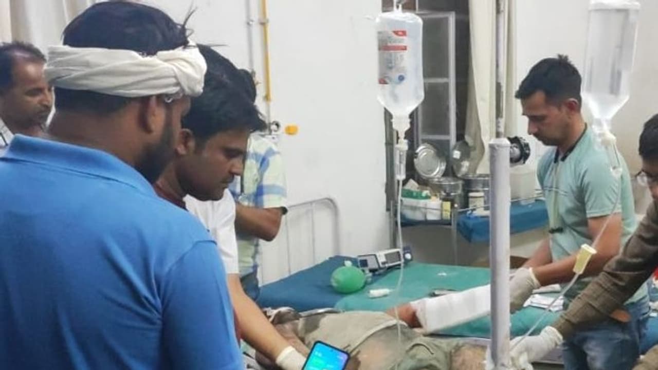 राजस्थान में रूह कंपा देने वाला एक्सीडेंट: 3 लोगों की मौत, एक का पैर कटकर दूर गिरा, हर तरफ खून ही खून बिखरा राजस्थान में रूह कंपा देने वाला एक्सीडेंट: 3 लोगों की मौत, एक का पैर कटकर दूर गिरा, हर तरफ खून ही खून बिखरा