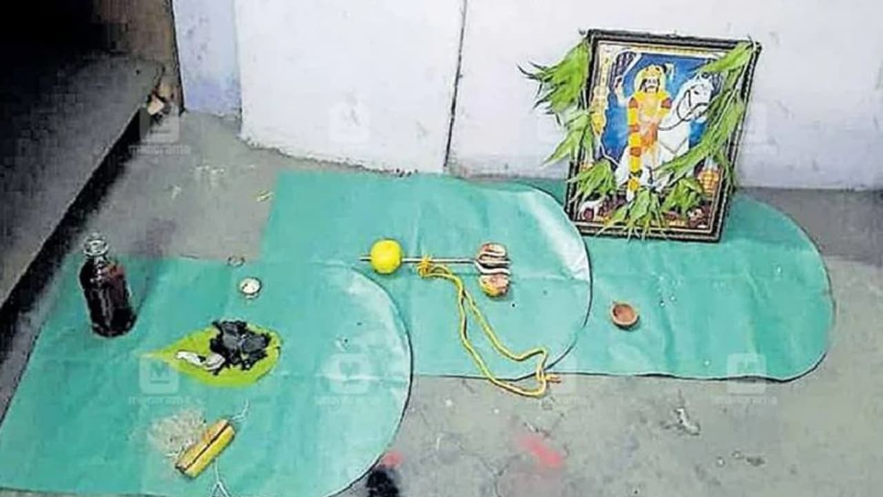 ಕಳವಿಗೂ ಮೊದಲು ಬ್ಯಾಂಕ್‌ನಲ್ಲಿ ಪೂಜೆ ಮಾಡಿದ ಕಳ್ಳರು