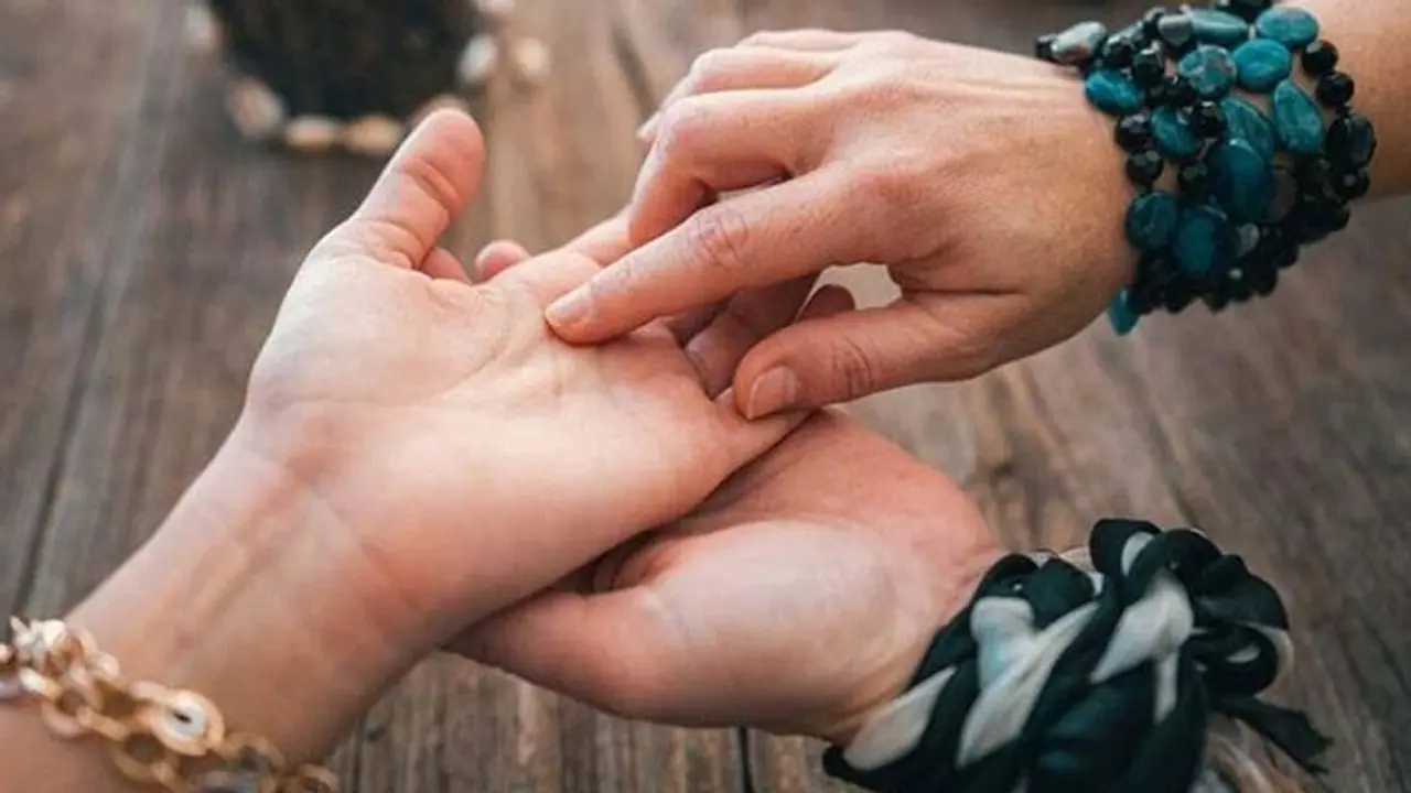 ನಿಮ್ಮ ಹಸ್ತ ರೇಖೆ ಪ್ರಕಾರ ಪೂಜಿಸಿ ಈ ದೇವರ, ಪಡೆಯಿರಿ ಅನುಗ್ರಹ!