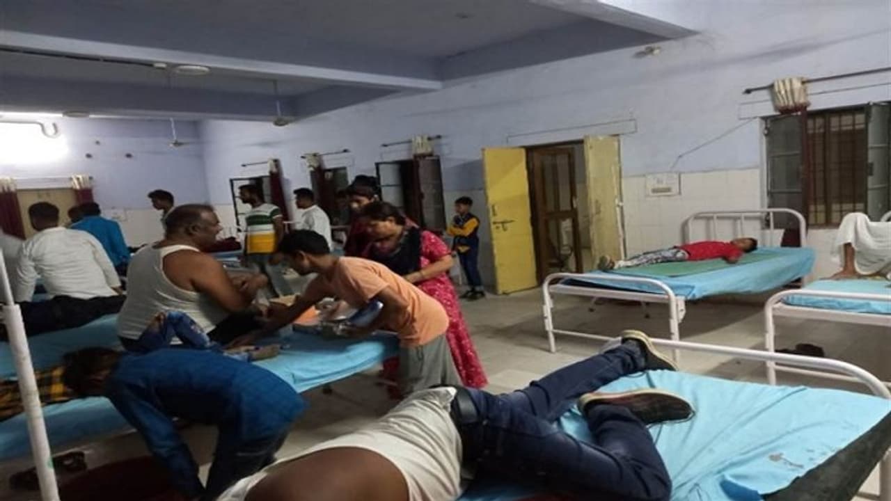 सुलतानपुर में नाश्ते के बाद दूल्हा समेत बराती और घराती हुए बिमार, उपचार के लिए भेजा गया अस्पताल