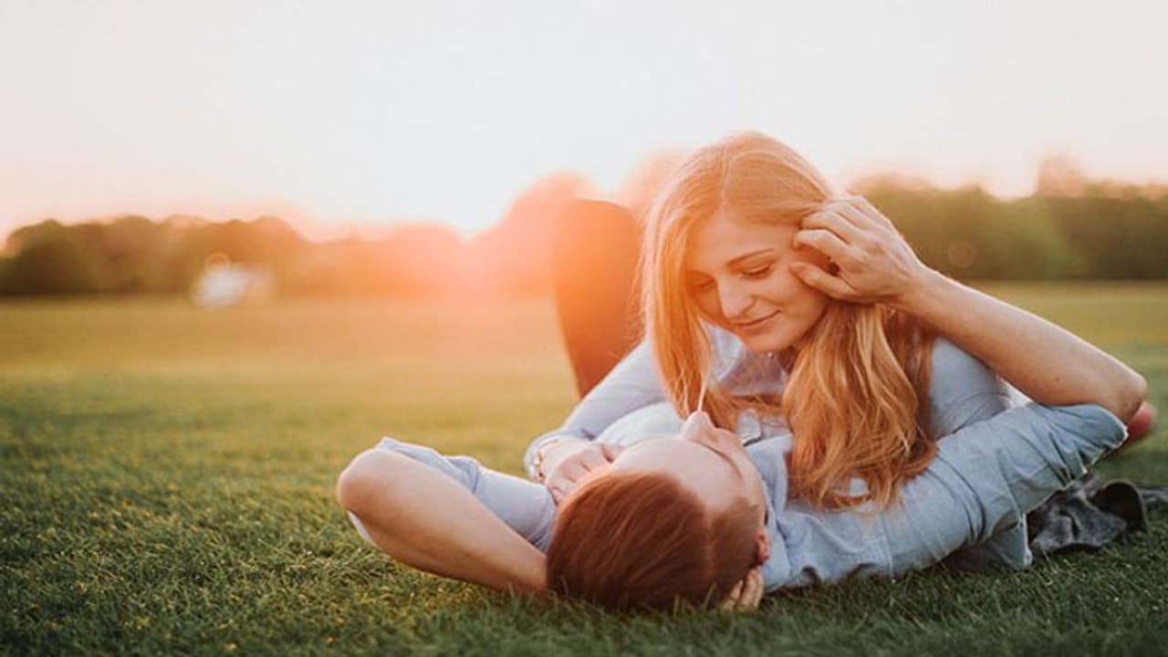 पुरुषों की ये 4 आदतें लड़कियों को करती हैं आकर्षित, पलभर में मर मिटने को हो जाती हैं तैयार