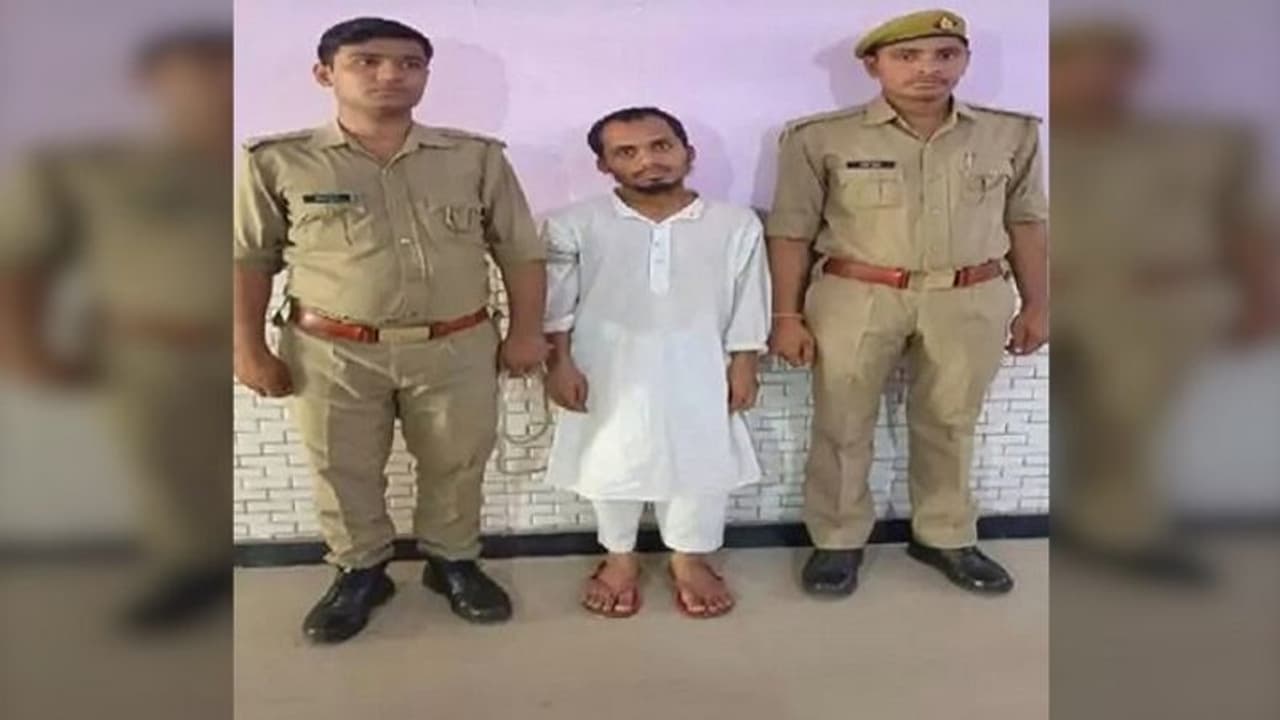 हत्यारे भतीजे को पुलिस ने किया गिरफ्तार, सात दिनों पहले दिया था खौफनाक वारदात को अंजाम हत्यारे भतीजे को पुलिस ने किया गिरफ्तार, सात दिनों पहले दिया था खौफनाक वारदात को अंजाम