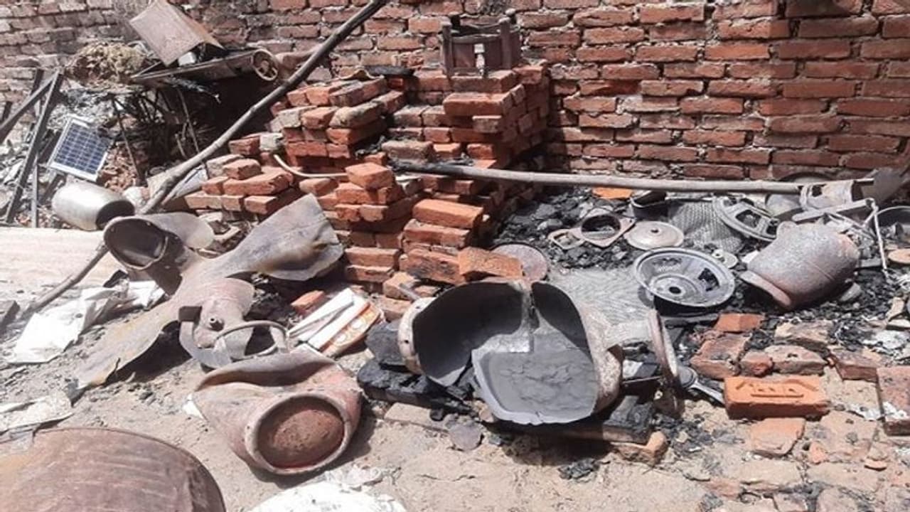 बलरामपुर में बीच बाजार में अचानक गैस सिलिंडर हुआ ब्लास्ट, इलाके में मच गई भगदड़ 