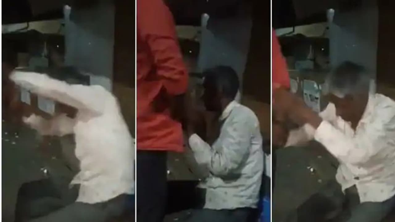 नीमच में मुस्लिम समझकर बुजुर्ग की पीट पीटकर हत्या, मिन्नतें करता रहा वो मारते रहे तमाचे, मारने वाला BJP नेता नीमच में मुस्लिम समझकर बुजुर्ग की पीट पीटकर हत्या, मिन्नतें करता रहा वो मारते रहे तमाचे, मारने वाला BJP नेता