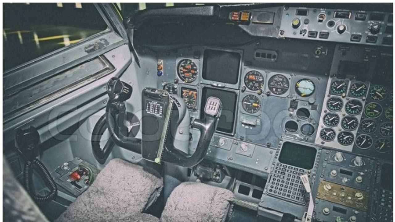 విమానం నడుపుతూనే నిద్రలోకి జారుకున్న పైలట్లు.. టెర్రరిస్టులు హైజాక్ చేశారేమోనని.. !