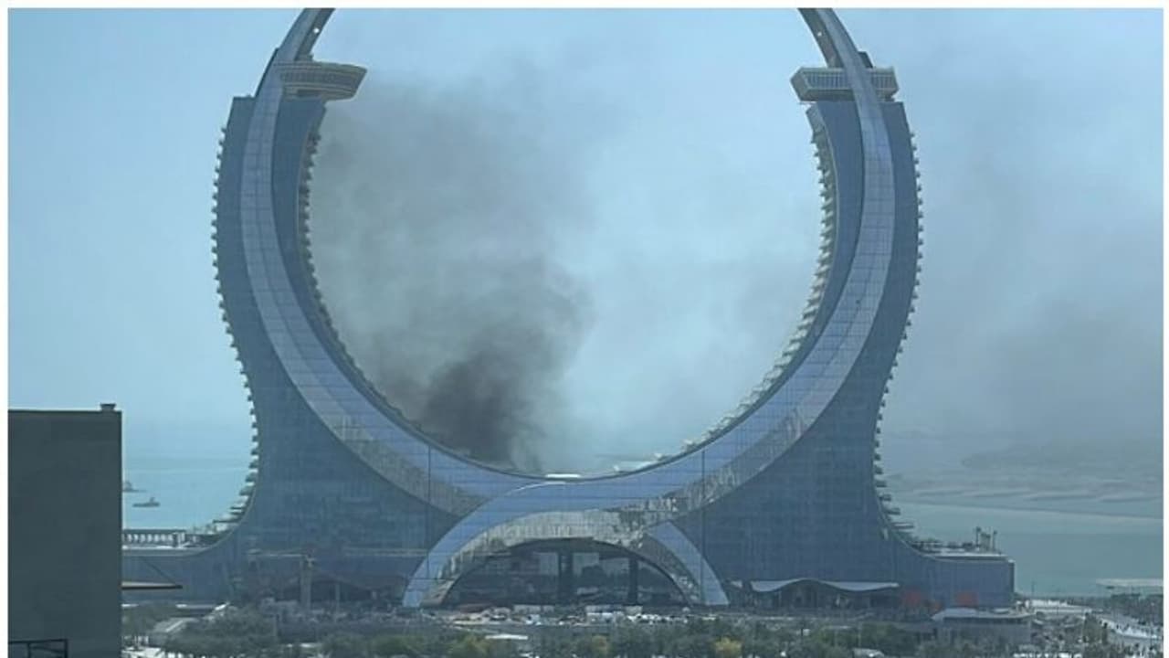 ഖത്തറില് നിര്മ്മാണത്തിലിരിക്കുന്ന കെട്ടിടത്തിന് തീപിടിച്ചു ഖത്തറില് നിര്മ്മാണത്തിലിരിക്കുന്ന കെട്ടിടത്തിന് തീപിടിച്ചു