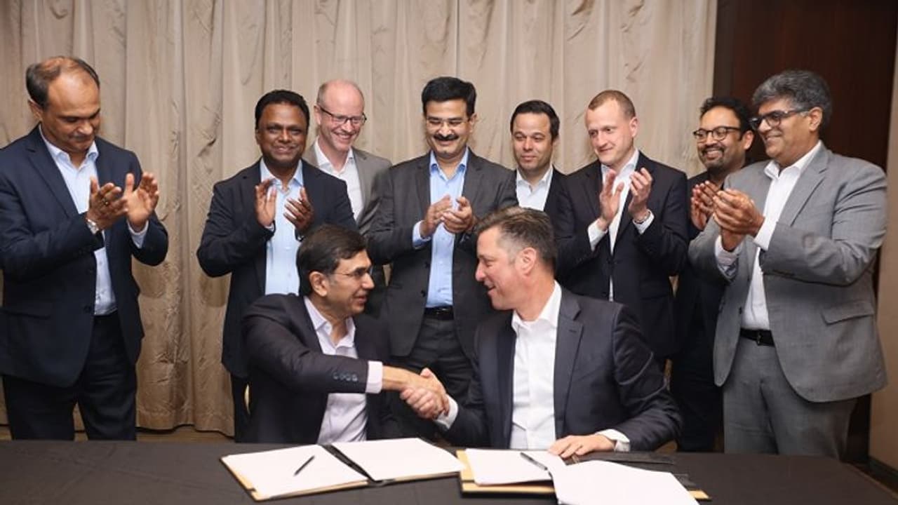 Electric Vehilce ಎಲೆಕ್ಟ್ರಿಕ್ ವಾಹನಗಳ ಉಪಕರಣ ಉತ್ಪಾದನೆ ಚುರುಕು, ಮಹೀಂದ್ರ ವೋಕ್ಸ್ವ್ಯಾಗನ್ ಒಪ್ಪಂದ! Electric Vehilce ಎಲೆಕ್ಟ್ರಿಕ್ ವಾಹನಗಳ ಉಪಕರಣ ಉತ್ಪಾದನೆ ಚುರುಕು, ಮಹೀಂದ್ರ ವೋಕ್ಸ್ವ್ಯಾಗನ್ ಒಪ್ಪಂದ!