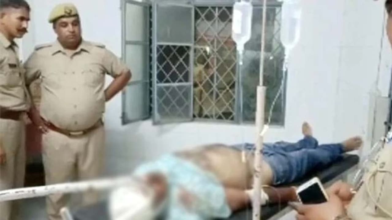 तेज़ रफ्तार अज्ञात वाहन ने गश्त पर निकले दरोगा और उसके हमराही को मारी टक्कर, एक की मौत दूसरे की हालत नाज़ुक तेज़ रफ्तार अज्ञात वाहन ने गश्त पर निकले दरोगा और उसके हमराही को मारी टक्कर, एक की मौत दूसरे की हालत नाज़ुक