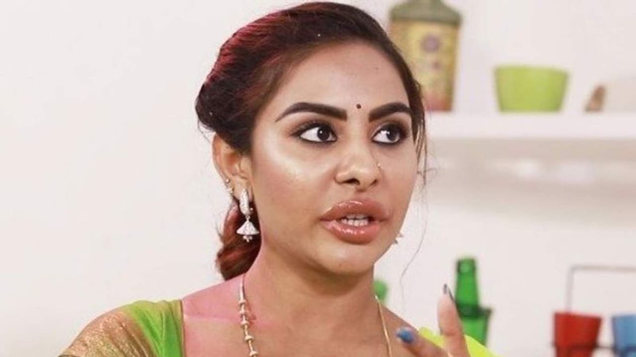 ఏ శ్రీరెడ్డి ... అబ్బ... అయ్య... అంటూ చించుకున్నావుగా :టిడిపి అమ్మాయిల ర్యాగింగ్ ఏ శ్రీరెడ్డి ... అబ్బ... అయ్య... అంటూ చించుకున్నావుగా :టిడిపి అమ్మాయిల ర్యాగింగ్