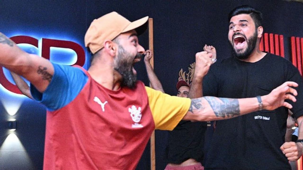 IPL 2022: ಮತ್ತೆ ಮತ್ತೆ ನೋಡಬೇಕೆನಿಸುವ ಆರ್ಸಿಬಿ ಸಂಭ್ರಮಾಚರಣೆ..! ವಿಡಿಯೋ ವೈರಲ್ IPL 2022: ಮತ್ತೆ ಮತ್ತೆ ನೋಡಬೇಕೆನಿಸುವ ಆರ್ಸಿಬಿ ಸಂಭ್ರಮಾಚರಣೆ..! ವಿಡಿಯೋ ವೈರಲ್