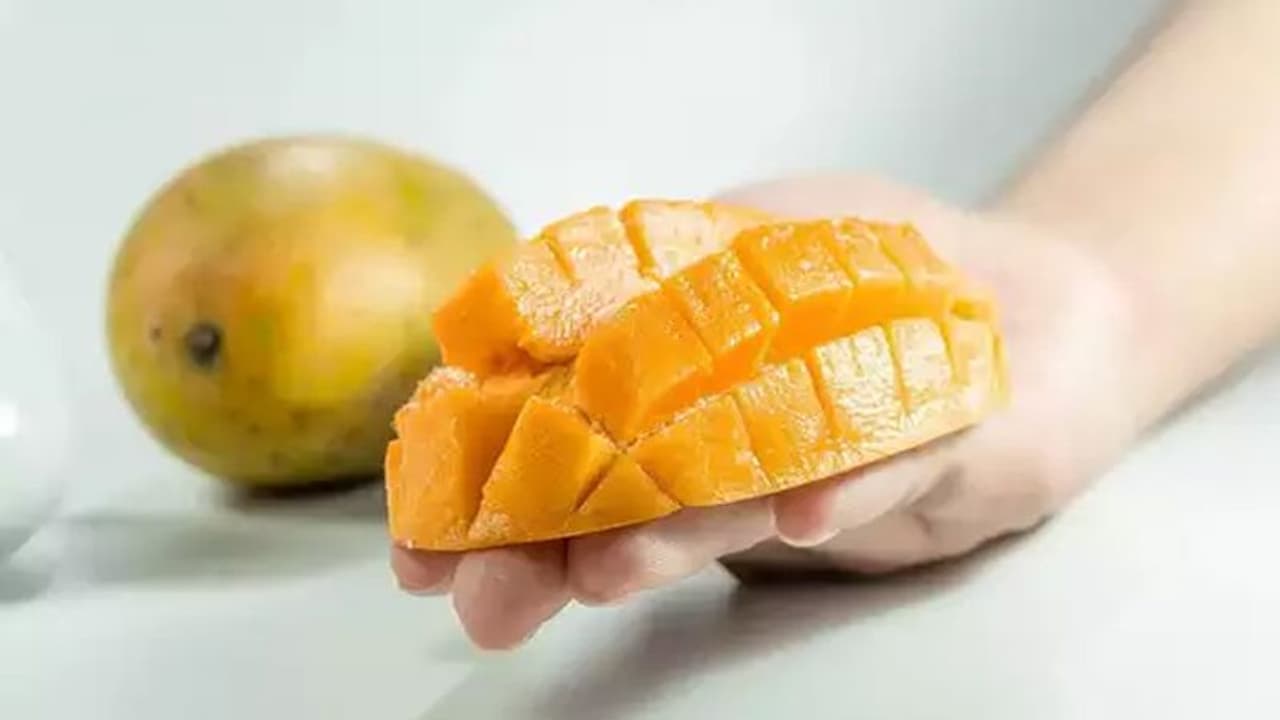 Weight Loss : മാമ്പഴം കഴിക്കുന്നത് വണ്ണം കുറയാന്‍ സഹായിക്കുമോ? 