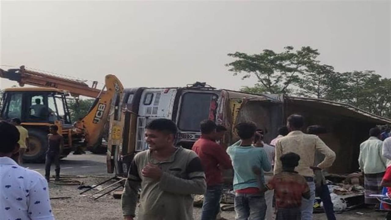 राजस्थान के आठ मजदूरों की बिहार में मौत : ट्रक ड्राइवर को लगी झपकी और सड़क पर बिखर गए शव
