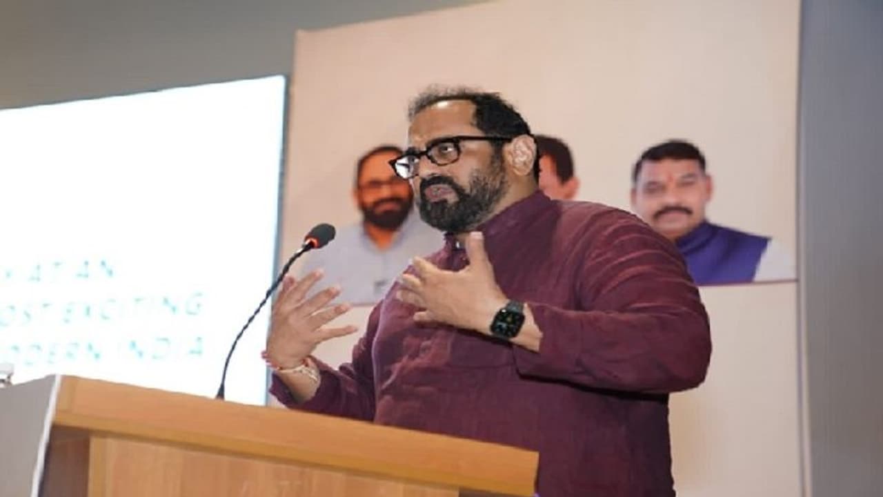 செங்கல்பட்டில் இன்று பெகட்ரான் டெக்னாலஜியின் மொபைல் தயாரிப்பு தொழிற்சாலை திறப்பு; அமைச்சர் ராஜீவ் சந்திரசேகர் 