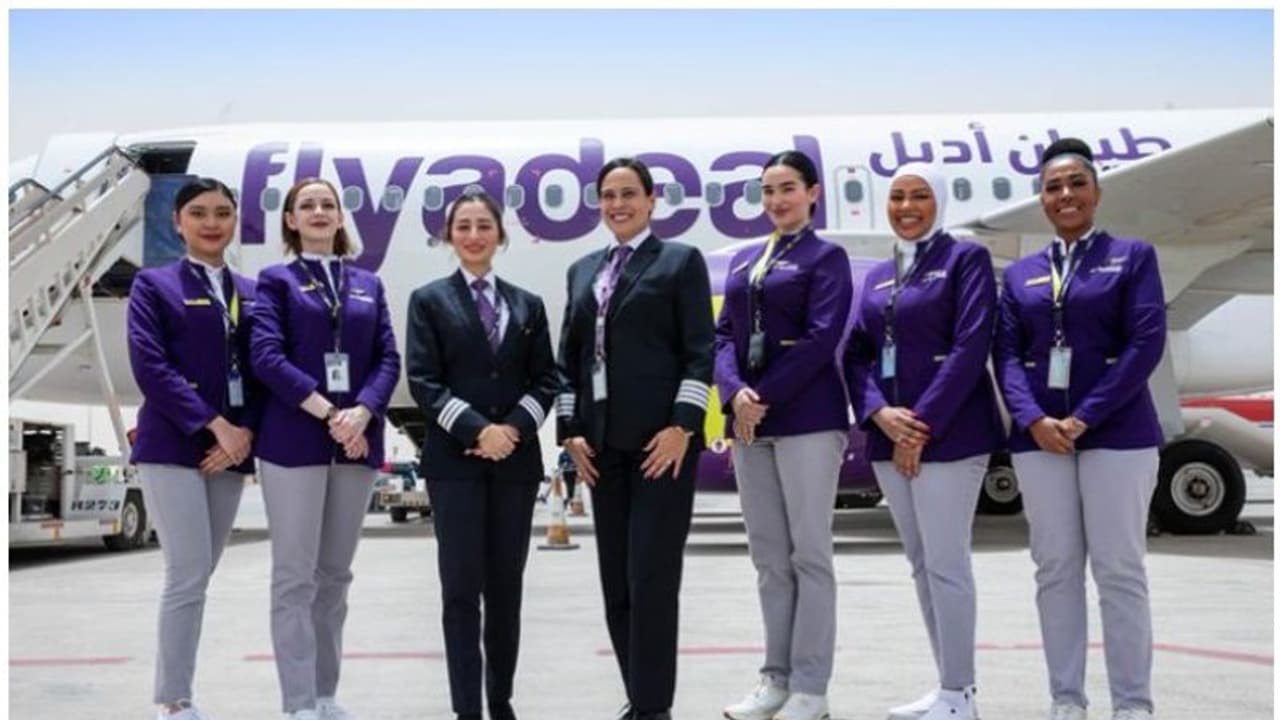 പൈലറ്റുൾപ്പെടെ ഈ വിമാനത്തിലെ ജീവനക്കാരെല്ലാം വനിതകൾ; ചരിത്രം സൃഷ്ടിച്ച് സൗദി പൈലറ്റുൾപ്പെടെ ഈ വിമാനത്തിലെ ജീവനക്കാരെല്ലാം വനിതകൾ; ചരിത്രം സൃഷ്ടിച്ച് സൗദി