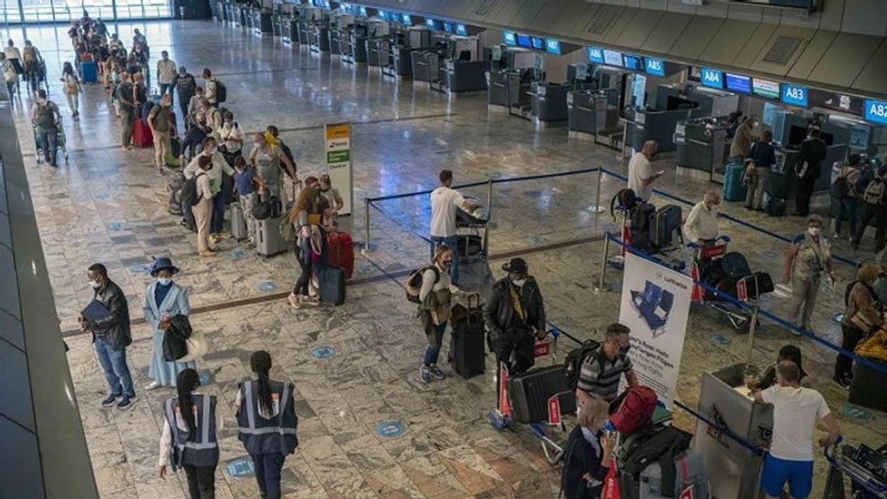 ಭಾರತೀಯರಿಗೆ ಶಾಕ್ ಕೊಟ್ಟ ಸೌದಿ ಅರೇಬಿಯಾ, ಕೊರೋನಾ ಭೀತಿಯಿಂದ ಪ್ರಯಾಣಿಕರಿಗೆ ನಿರ್ಬಂಧ!