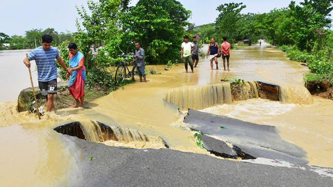 Assam floods: Nearly 11 lakh people affected, bridge collapsed, people injured due to heavy rains | 10 updates