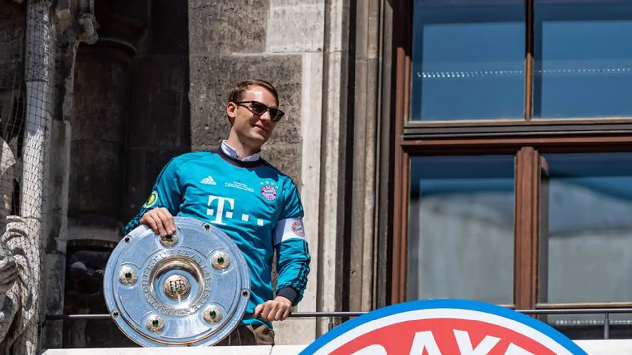 Manuel Neuer extends his stay at Bayern Munich with new contract until 2024 Manuel Neuer extends his stay at Bayern Munich with new contract until 2024