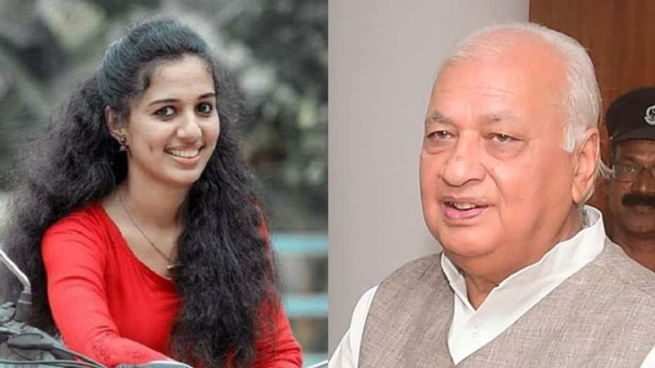 വിസ്മയ കേസ്: തുല്യതയെ കുറിച്ച് ബോധവത്കരിക്കണം, ചിലർ സ്ത്രീകളെ ഇപ്പോഴും അകറ്റി നിർത്തുന്നു: ഗവർണർ വിസ്മയ കേസ്: തുല്യതയെ കുറിച്ച് ബോധവത്കരിക്കണം, ചിലർ സ്ത്രീകളെ ഇപ്പോഴും അകറ്റി നിർത്തുന്നു: ഗവർണർ