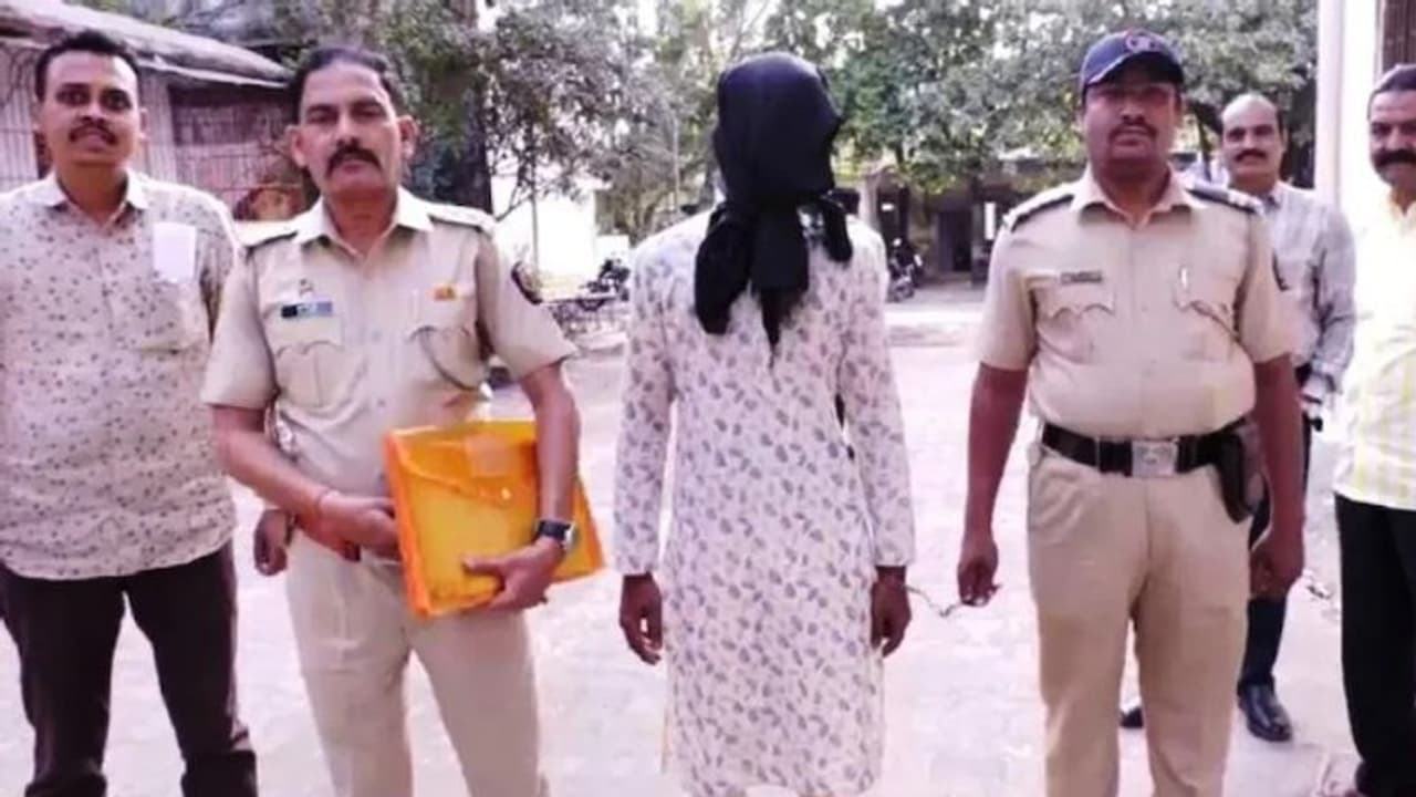 महाराष्ट्र में इस शख्स ने की क्रूरता की हद पार: एक एक करके काट डालीं 7 भैंसों की गर्दन, दोस्त से लेना था बदला महाराष्ट्र में इस शख्स ने की क्रूरता की हद पार: एक एक करके काट डालीं 7 भैंसों की गर्दन, दोस्त से लेना था बदला