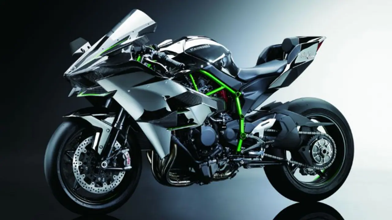 പുത്തന്‍ പനിഗാലെയ്ക്ക് ഇലക്ട്രോണിക് അപ്‌ഡേറ്റുകൾ ലഭിക്കുന്നു