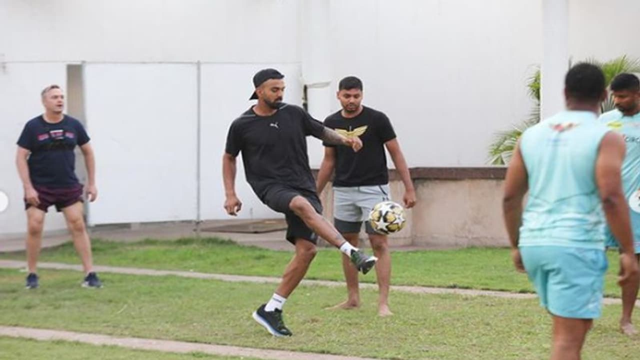 ടി20 പരമ്പരക്കിറങ്ങും മുമ്പെ ഇന്ത്യക്ക് കനത്ത തിരിച്ചടി, നിര്ണായക താരങ്ങള് പരിക്കേറ്റ് പുറത്ത് ടി20 പരമ്പരക്കിറങ്ങും മുമ്പെ ഇന്ത്യക്ക് കനത്ത തിരിച്ചടി, നിര്ണായക താരങ്ങള് പരിക്കേറ്റ് പുറത്ത്