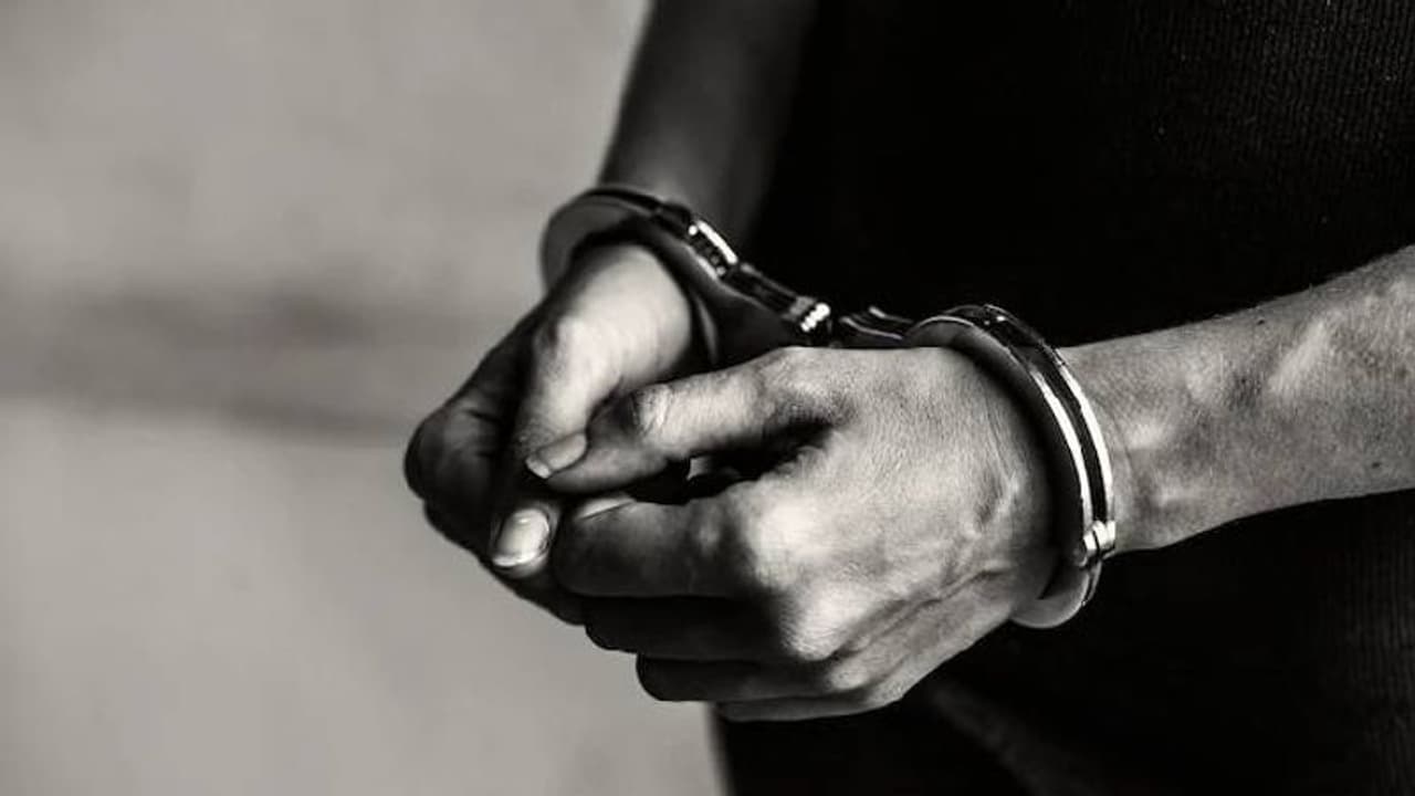 ആകെയുള്ളത് പഞ്ചറൊട്ടിക്കുന്ന കുഞ്ഞുകട, 'പഞ്ചർവാല'യുടെ യഥാർത്ഥ സ്വത്തുവിവരമറിഞ്ഞ് ഞെട്ടി പൊലീസ് ആകെയുള്ളത് പഞ്ചറൊട്ടിക്കുന്ന കുഞ്ഞുകട, 'പഞ്ചർവാല'യുടെ യഥാർത്ഥ സ്വത്തുവിവരമറിഞ്ഞ് ഞെട്ടി പൊലീസ്