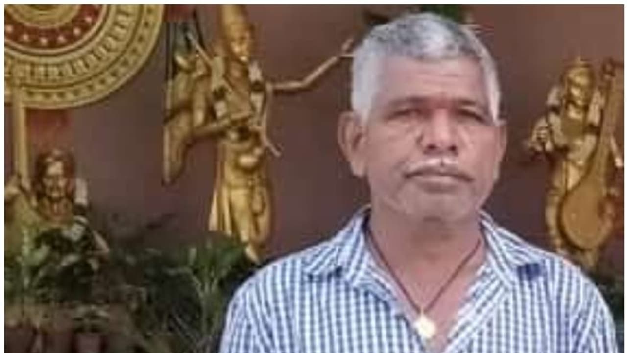 ഹൃദയാഘാതം മൂലം മരിച്ച പ്രവാസിയുടെ മൃതദേഹം ഒന്നര മാസത്തിന് ശേഷം നാട്ടിലെത്തിച്ചു ഹൃദയാഘാതം മൂലം മരിച്ച പ്രവാസിയുടെ മൃതദേഹം ഒന്നര മാസത്തിന് ശേഷം നാട്ടിലെത്തിച്ചു