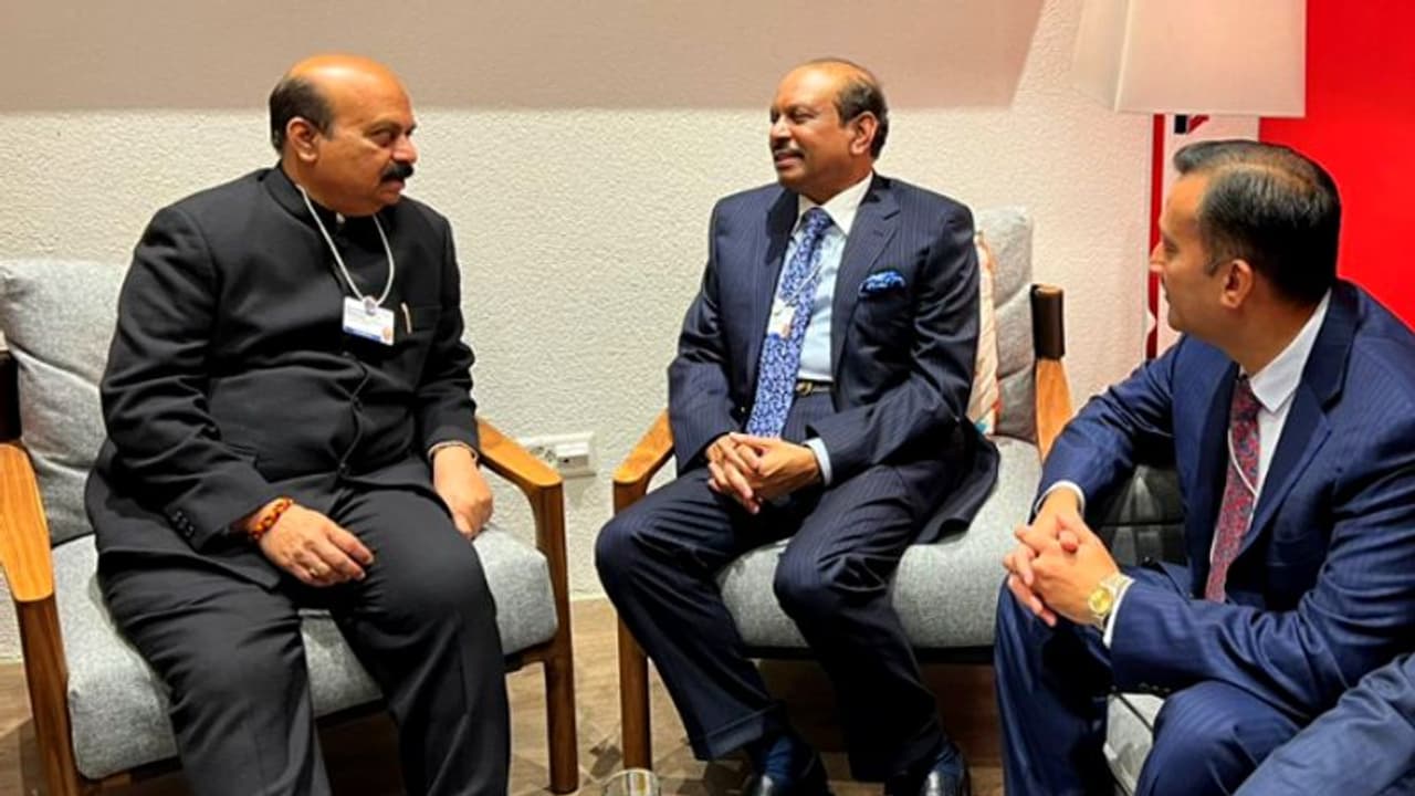 Lulu Group : കർണാടകയിൽ വമ്പൻ നിക്ഷേപ പദ്ധതികളുമായി ലുലു ഗ്രൂപ്പ്; 2000 കോടിയുടെ ധാരണാപത്രം ഒപ്പുവെച്ചു