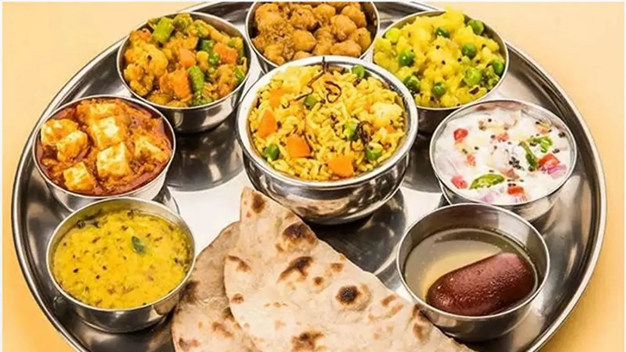 कभी नहीं करना चाहिए इन 5 तरह के लोगों के घर बना हुआ भोजन, जानें क्या है इसके पीछे की वजह कभी नहीं करना चाहिए इन 5 तरह के लोगों के घर बना हुआ भोजन, जानें क्या है इसके पीछे की वजह