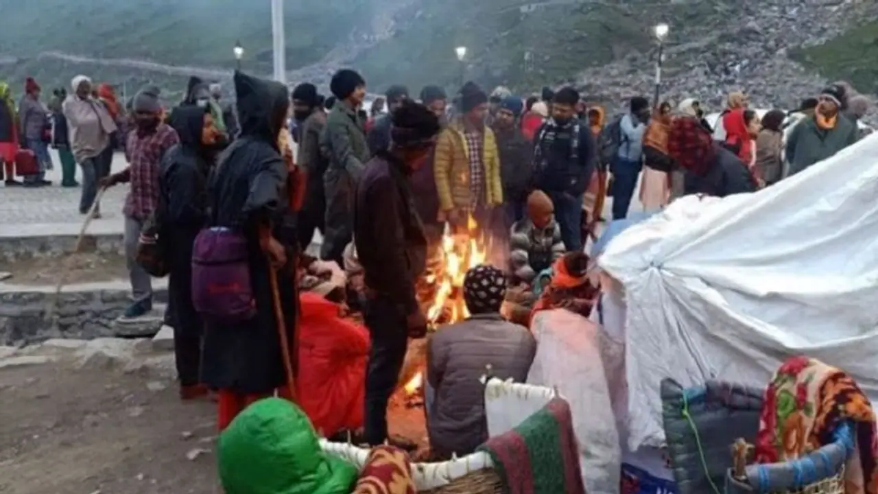 मौसम की चुनौतियों को स्वीकार करते हुए चारधाम में उमड़ रही भीड़,जानिए 20 दिनों में कितने यात्रियों ने किए दर्शन मौसम की चुनौतियों को स्वीकार करते हुए चारधाम में उमड़ रही भीड़,जानिए 20 दिनों में कितने यात्रियों ने किए दर्शन