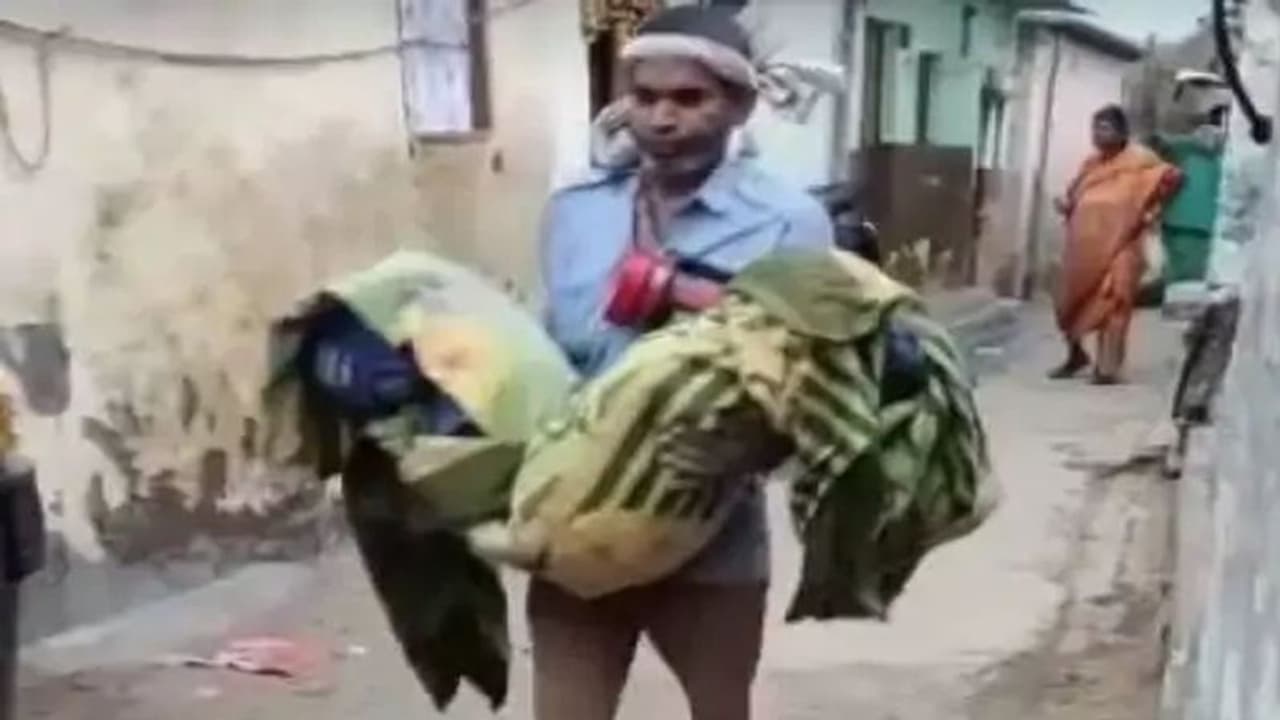 7 महीने से जिसे ढूंढ रही थी भोपाल पुलिस, उसकी खोपड़ी लेकर घूमता मिला जिगरी यार, बोटी बोटी कर शव घर में दफनाया 7 महीने से जिसे ढूंढ रही थी भोपाल पुलिस, उसकी खोपड़ी लेकर घूमता मिला जिगरी यार, बोटी बोटी कर शव घर में दफनाया