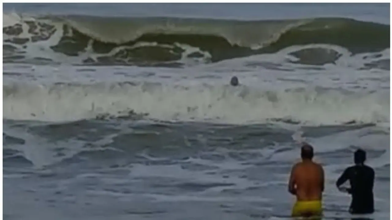 ಉತ್ತರಕನ್ನಡ: ಪ್ರವಾಸಕ್ಕೆಂದು ಬಂದಿದ್ದ ಶಾಲಾ ವಿದ್ಯಾರ್ಥಿನಿ ಸಮುದ್ರದಲ್ಲಿ ಮುಳುಗಿ ಸಾವು, ಮೂವರು ನಾಪತ್ತೆ!