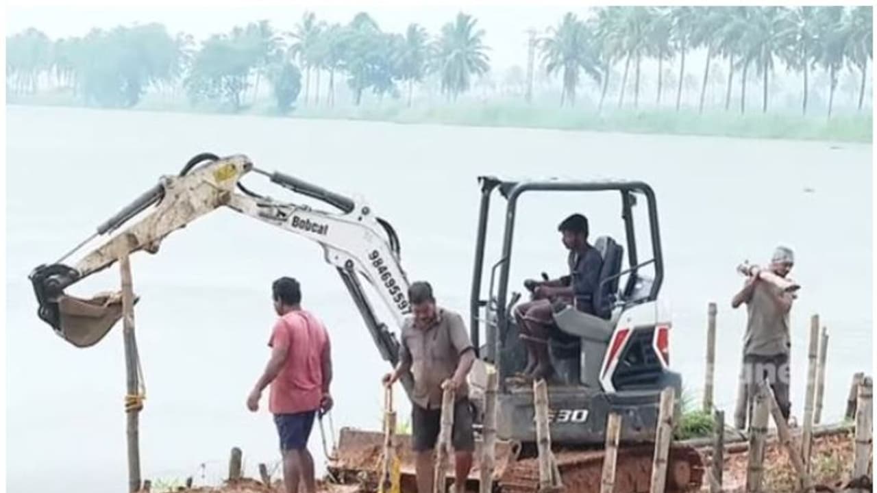 ഏനമ്മാവ് ബണ്ടിന്‍റെ മണ്‍ചിറ പൊളിച്ചതില്‍ പാകപ്പിഴ? ആക്ഷേപവുമായി കോണ്‍ഗ്രസ്