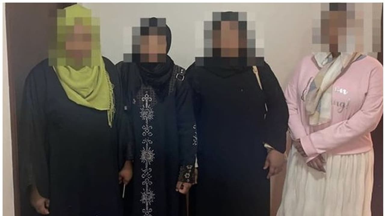 ഗാര്ഹിക തൊഴിലാളികളെ റിക്രൂട്ട് ചെയ്യുന്ന വ്യാജ ഓഫീസ്; കുവൈത്തില് നാല് പ്രവാസികള് പിടിയില് ഗാര്ഹിക തൊഴിലാളികളെ റിക്രൂട്ട് ചെയ്യുന്ന വ്യാജ ഓഫീസ്; കുവൈത്തില് നാല് പ്രവാസികള് പിടിയില്