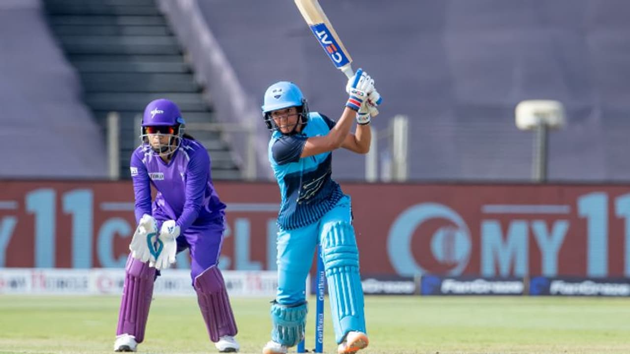 മുന്നില് നിന്ന് നയിച്ച് ഹര്മന്പ്രീത് കൗര്; വെലോസിറ്റിക്കെതിരെ സൂപ്പര്നോവാസിന് മികച്ച സ്കോര് മുന്നില് നിന്ന് നയിച്ച് ഹര്മന്പ്രീത് കൗര്; വെലോസിറ്റിക്കെതിരെ സൂപ്പര്നോവാസിന് മികച്ച സ്കോര്