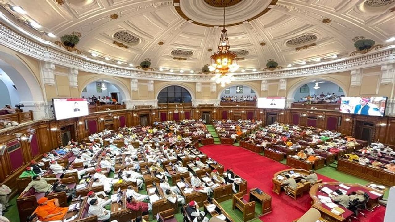 सीएम योगी ने अखिलेश यादव को दिया जवाब, कहा लड़के हैं और गलती हो जाती है वाली सोच भाजपा सरकार में नहीं सीएम योगी ने अखिलेश यादव को दिया जवाब, कहा लड़के हैं और गलती हो जाती है वाली सोच भाजपा सरकार में नहीं