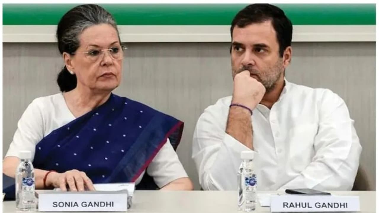 ദേശീയ തലത്തില് രാഷ്ട്രീയ കാര്യസമിതി രൂപീകരിച്ച് കോണ്ഗ്രസ്; ജി 23 നേതാക്കളും അംഗങ്ങള് ദേശീയ തലത്തില് രാഷ്ട്രീയ കാര്യസമിതി രൂപീകരിച്ച് കോണ്ഗ്രസ്; ജി 23 നേതാക്കളും അംഗങ്ങള്