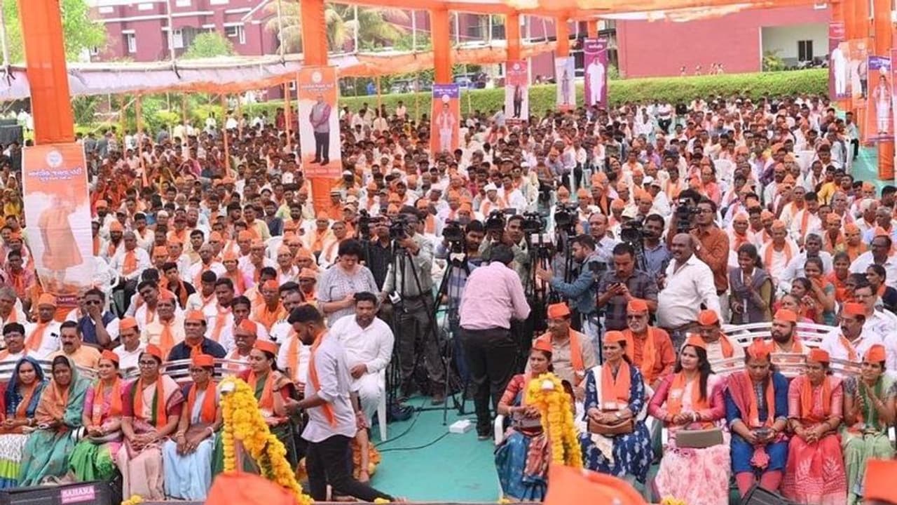 Election Politcs 1,300 ಬೆಂಬಲಿಗರೊಂದಿಗೆ ಬಿಜೆಪಿ ಸೇರಿದ ಕಾಂಗ್ರೆಸ್ ಶಾಸಕನ ಪುತ್ರ!