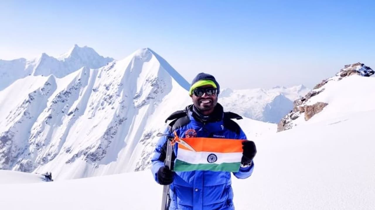 ഇനി ലക്ഷ്യം എവറസ്റ്റ് ; 5760 മീറ്റര്‍ ഉയരമുള്ള ദ്രൗപദി കാ ദണ്ഡ 2 കൊടുമുടി കീഴടങ്ങി ഇടുക്കി ഐഎഎസ് ഓഫീസര്‍